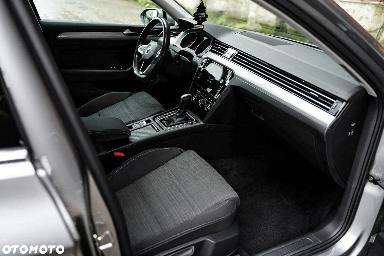 Volkswagen Passat - 31