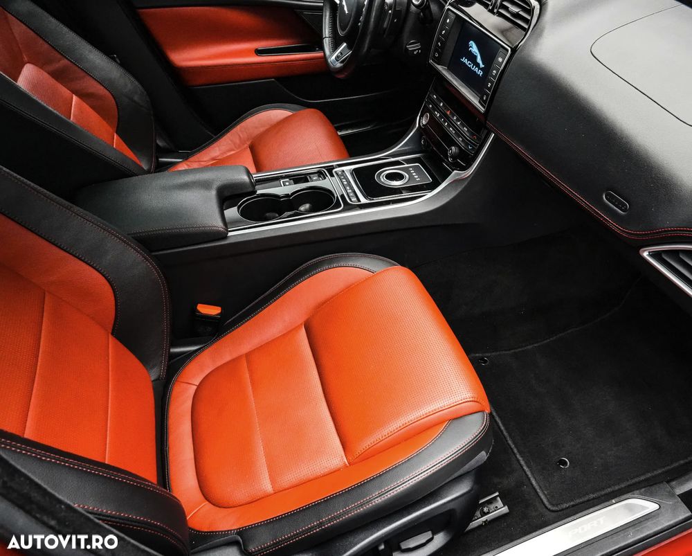 Jaguar XE 2.0 R-Sport - 13