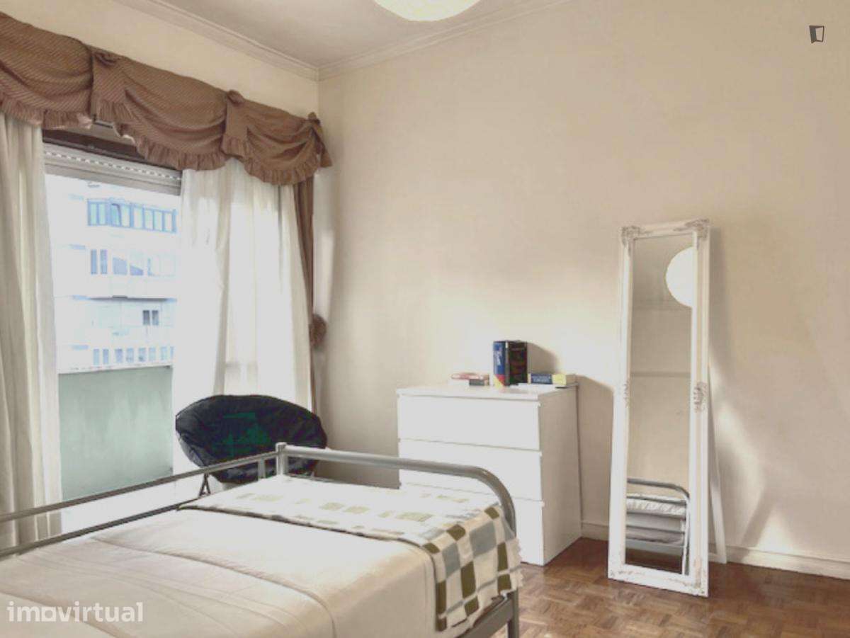 Quarto - localizado em Benfica Lisbon - Grande imagem: 4/22