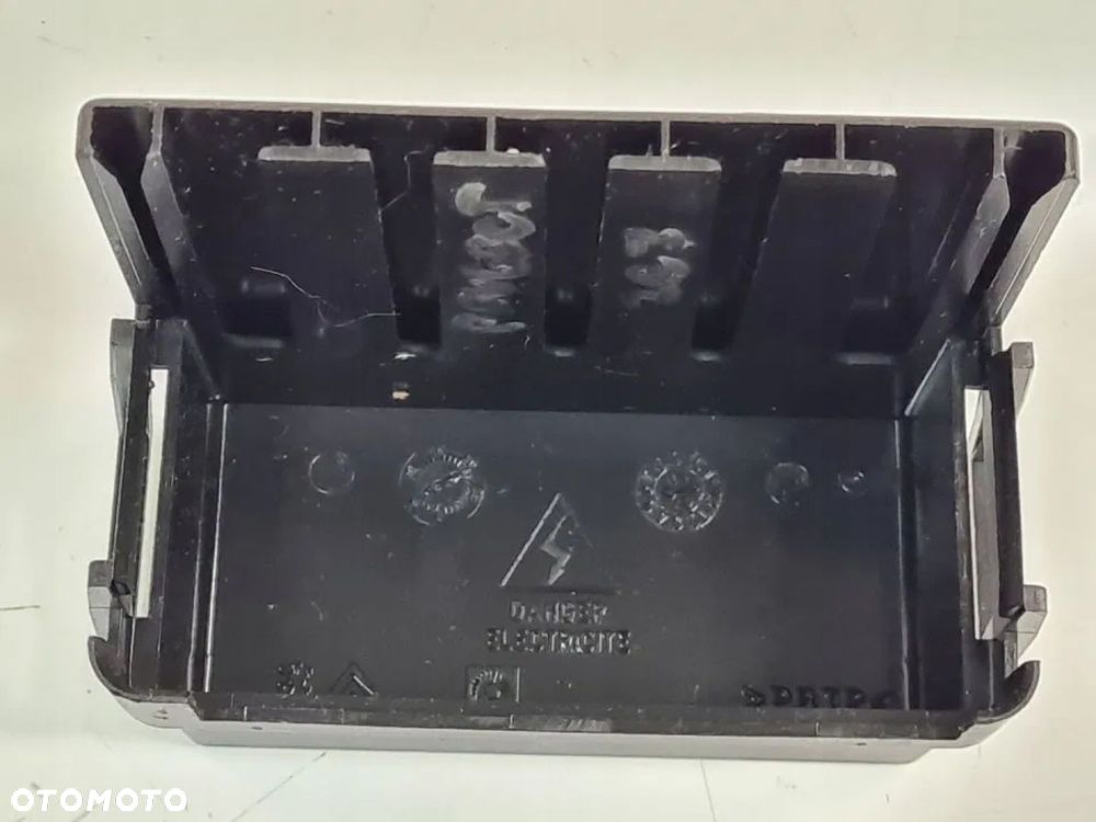 OSŁONA POKRYWA BEZPIECZNIKÓW PEUGEOT 207 1.6 THP - 2