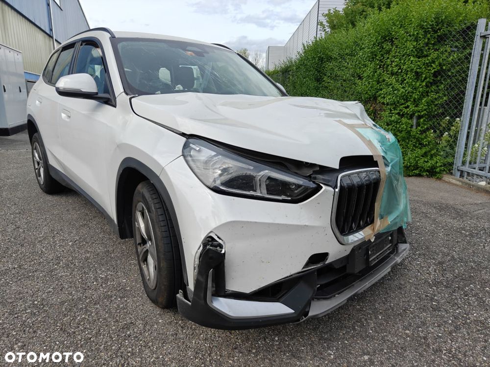 BMW X1 xDrive23i mHEV - 4