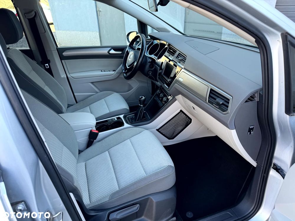 Volkswagen Touran 1.6 TDI SCR BlueMotion Technology Comfortline - 24