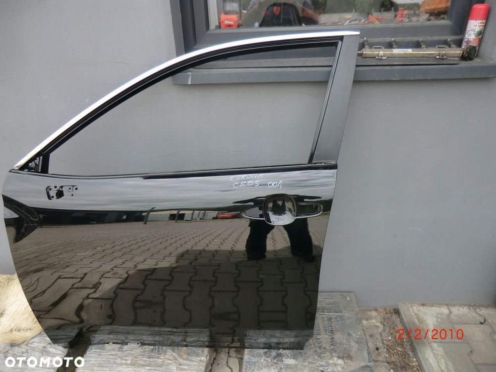 TOYOTA COROLLA CROS DRZWI LEWE PRZEDNIE - 1