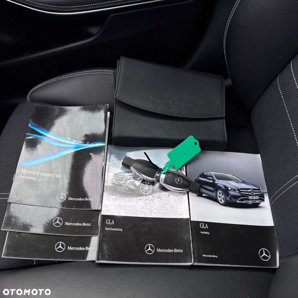 Mercedes-Benz GLA - 38