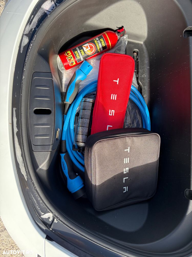 Tesla Model 3 - 4