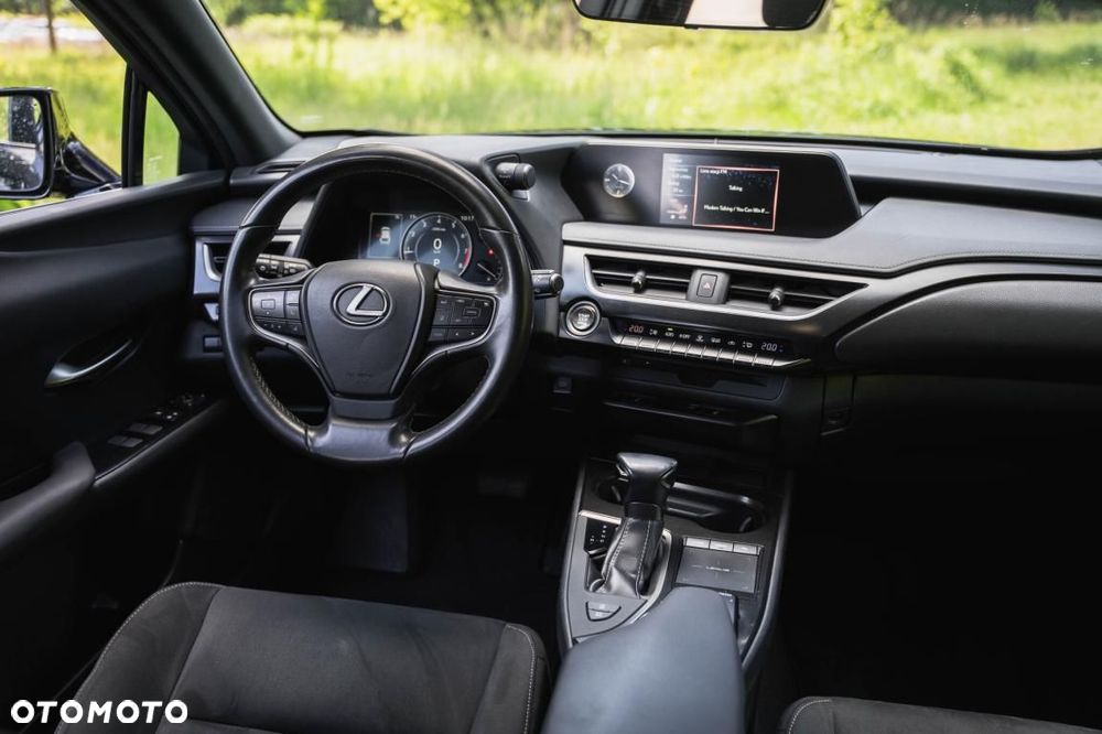 Lexus UX - 4
