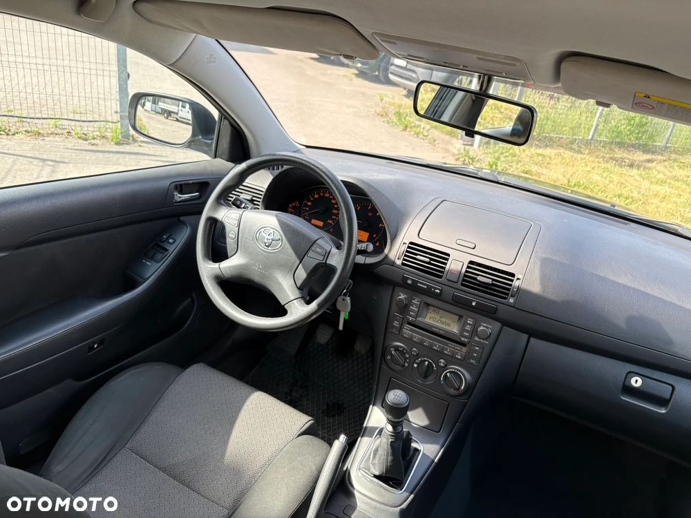 Toyota Avensis 2.0 D-4D - 19