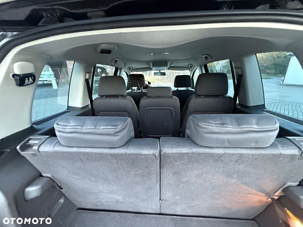 Volkswagen Touran 2.0 TDI DPF Highline - 20