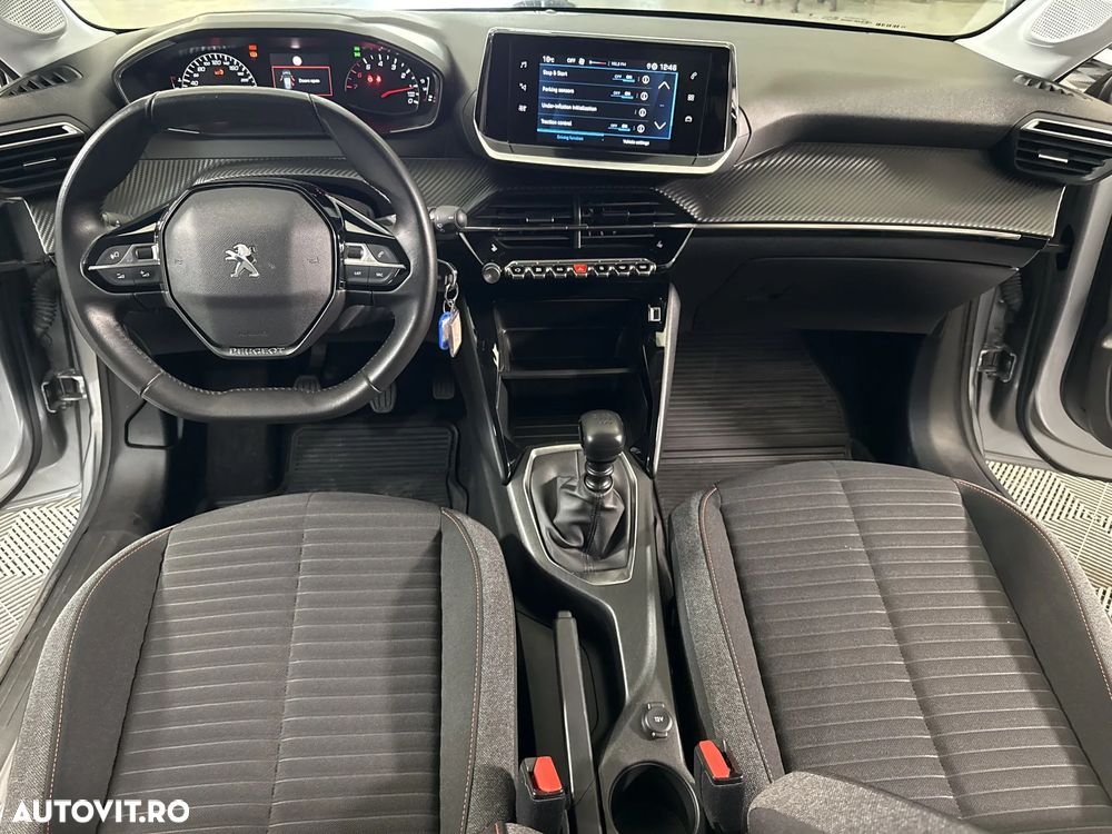 Peugeot 208 - 10