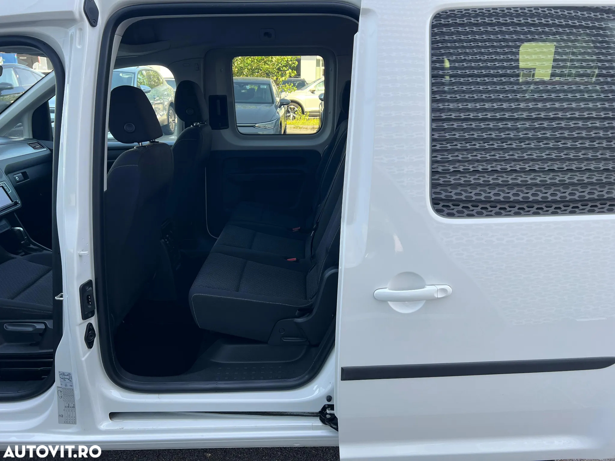 Volkswagen Caddy 2.0 TDI DSG - 13