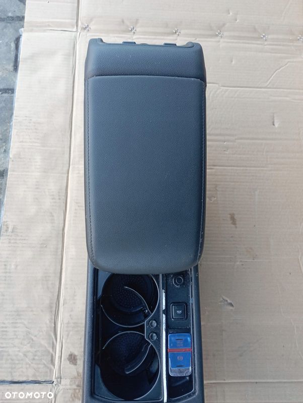 VW TOURAN 5TA III 3 TUNEL ŚRODKOWY PODŁOKIETNIK - 2