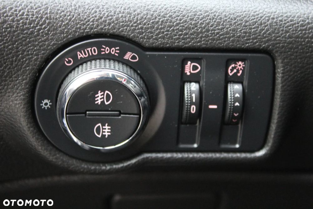 Opel Astra 1.4 T Cosmo S&S - 18