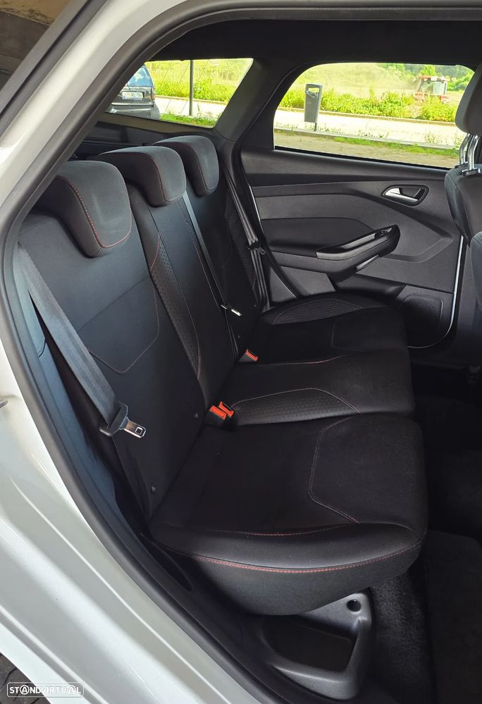 Ford Focus 1.0 EcoBoost S&S ST-LINE - 11