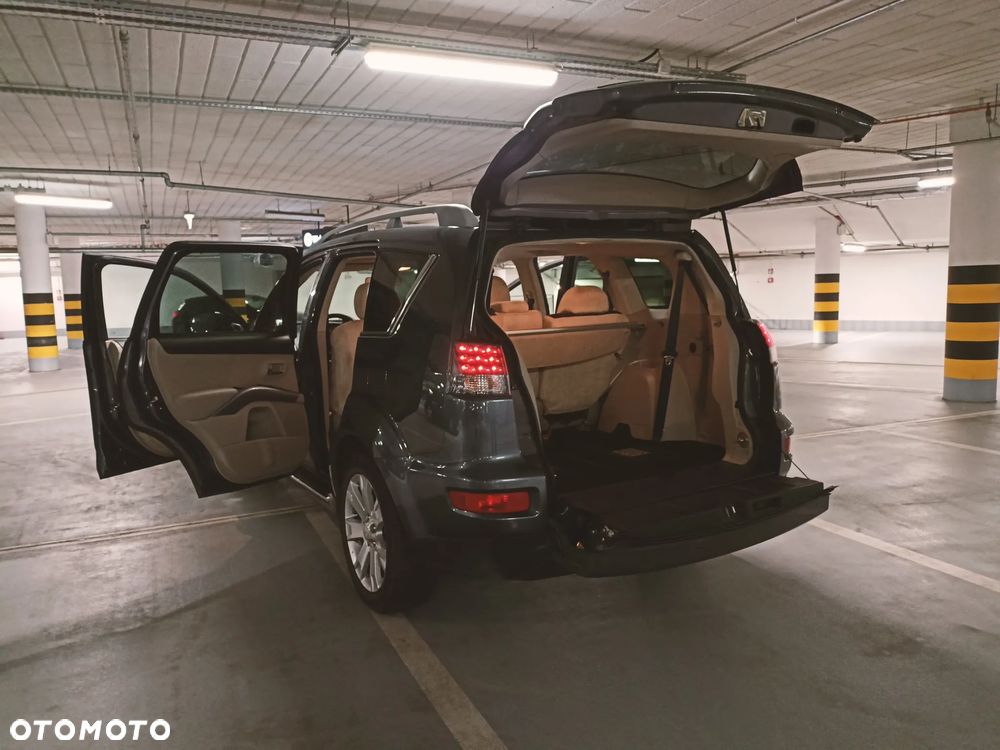 Mitsubishi Outlander 2.0 DID Instyle NAVI - 8