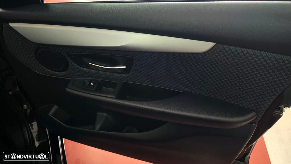 BMW 216 Active Tourer d Advantage Auto - 36