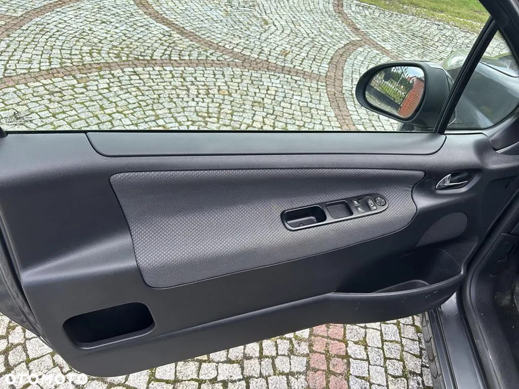 Peugeot 207 - 36