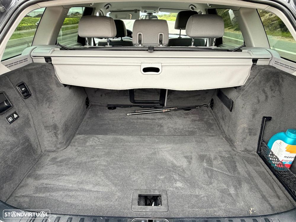 BMW 318 d Sport Line - 11