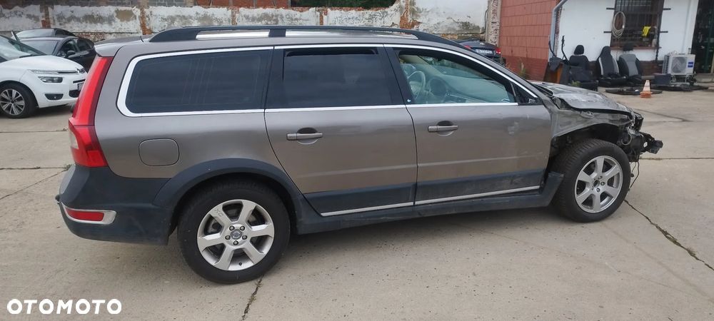 Volvo XC 70 D5 AWD Momentum - 12