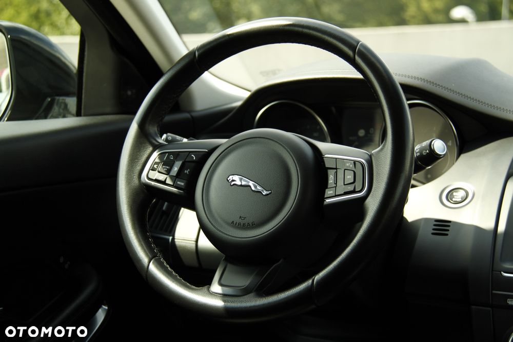 Jaguar E-Pace 2.0 i4D AWD S - 13