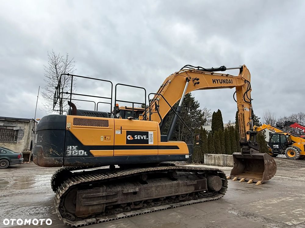 Hyundai HX 300 L - 4