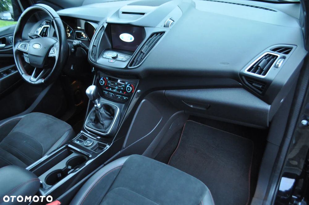 Ford Kuga 2.0 TDCi 2x4 ST-Line - 31