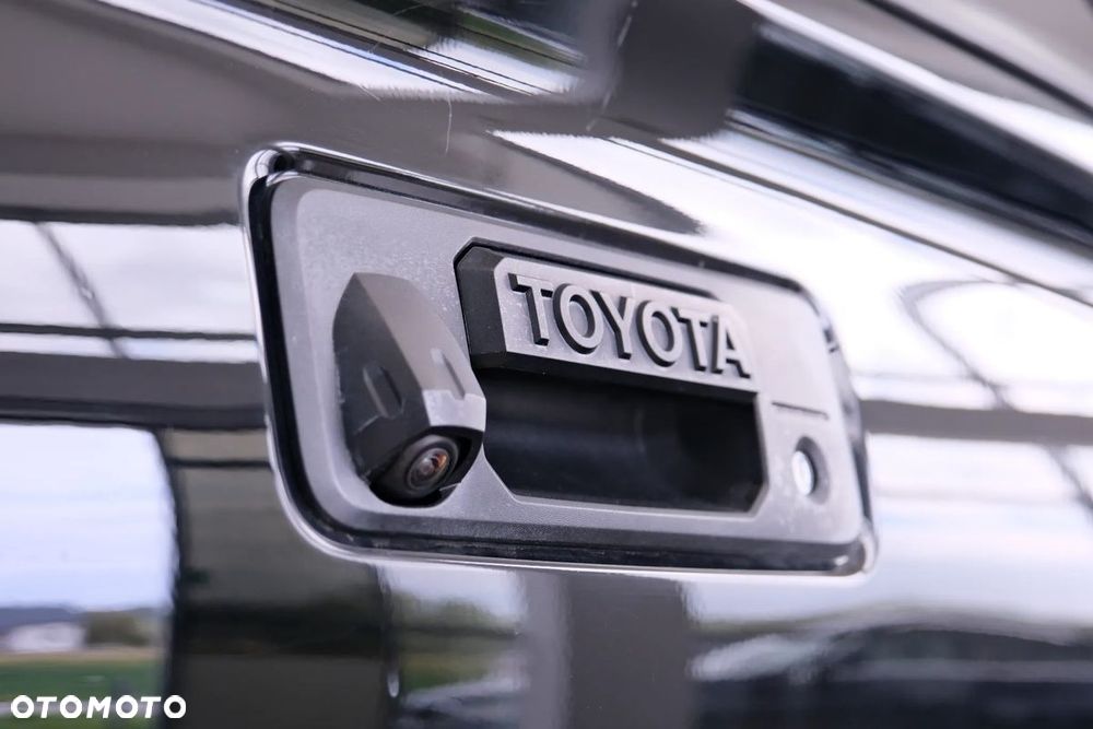 Toyota Tacoma - 14