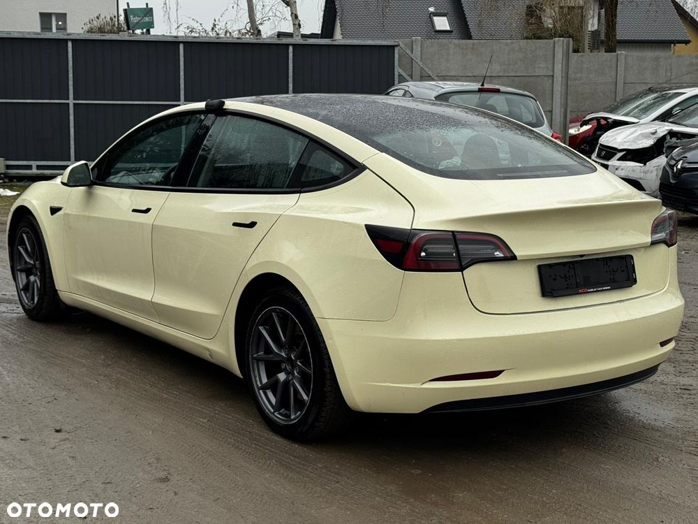 Tesla Model 3 - 8
