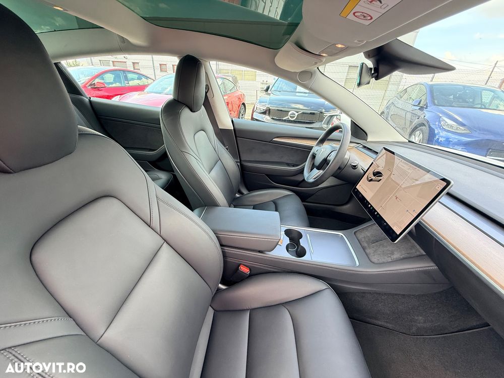 Tesla Model 3 - 9
