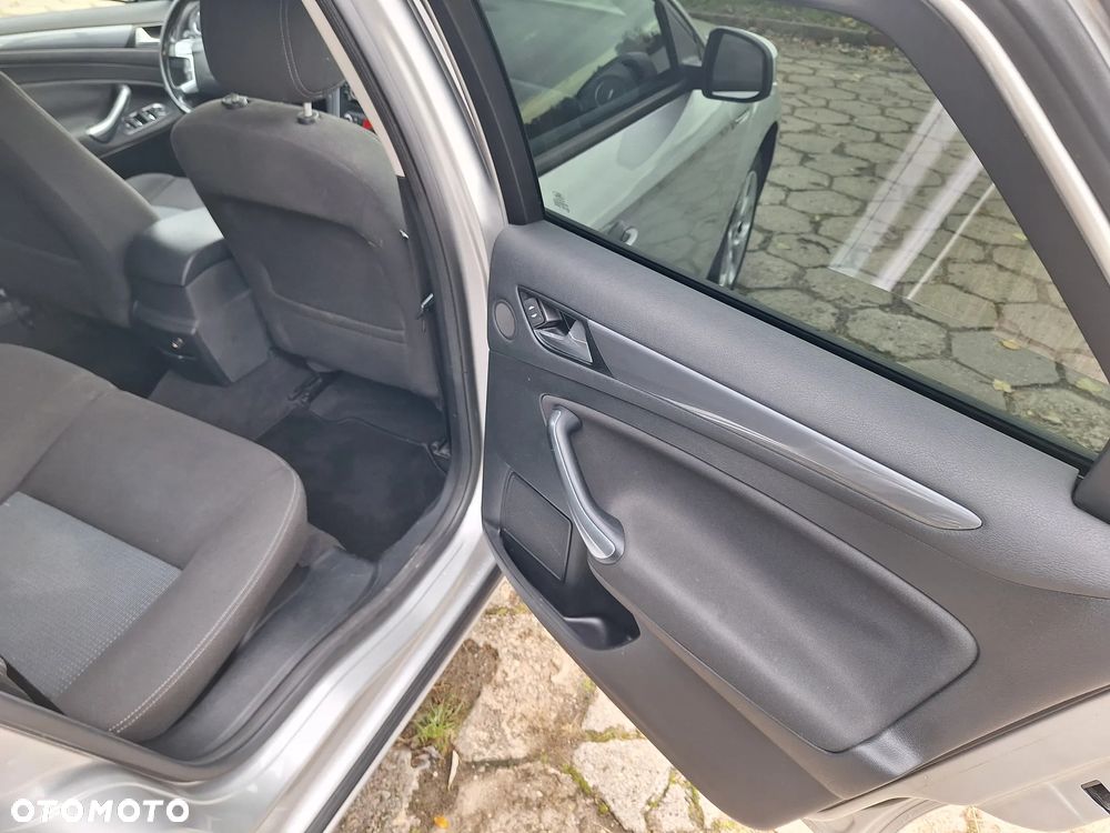 Ford Mondeo 2.0 TDCi Ambiente - 19