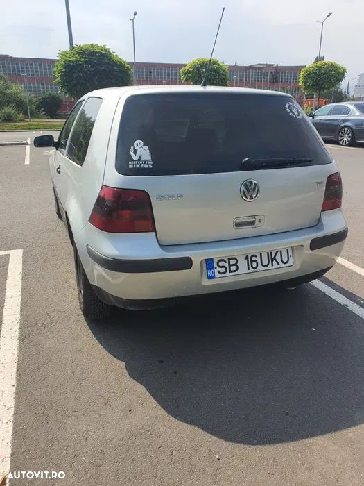 Volkswagen Golf - 5