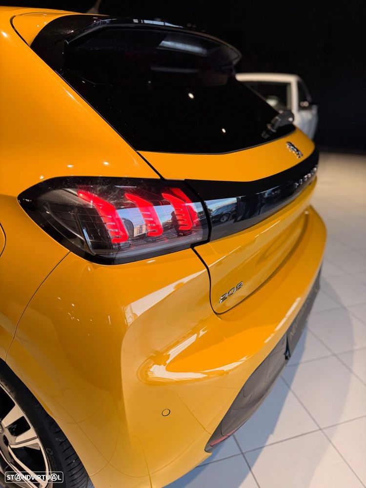 Peugeot 208 1.2 PureTech Allure - 17