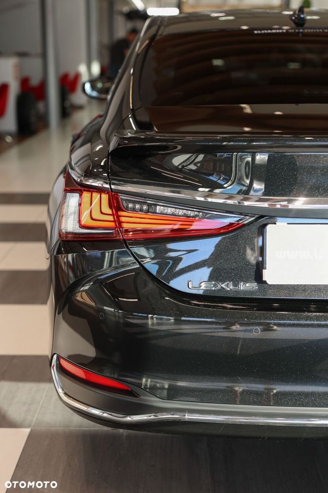 Lexus ES 300h Business Edition - 40