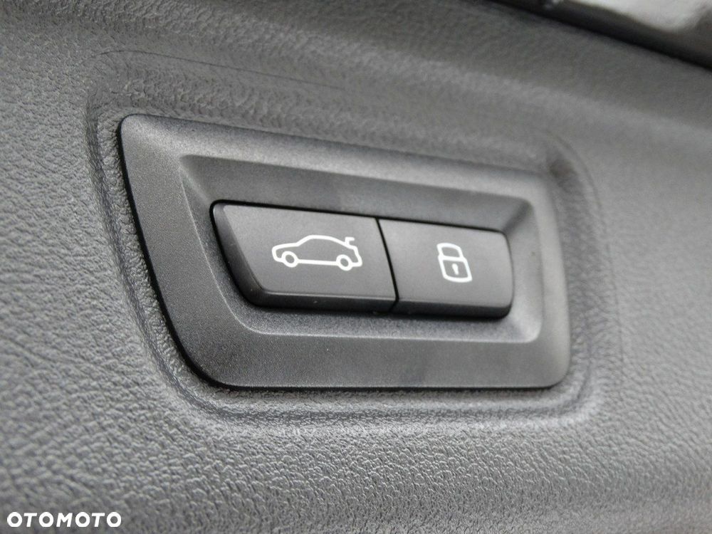 BMW Seria 3 320d xDrive M Sport - 13