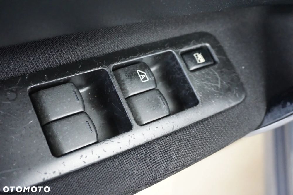 Nissan Qashqai 2.0 dCi DPF tekna - 27