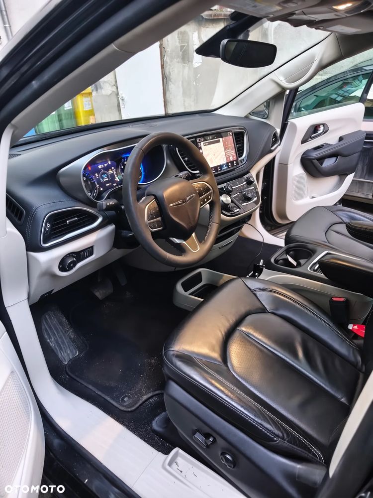 Chrysler Pacifica - 10