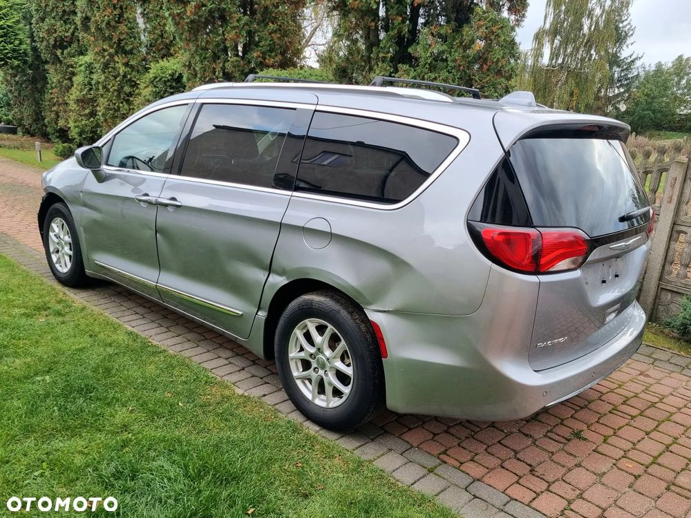 Chrysler Pacifica - 6