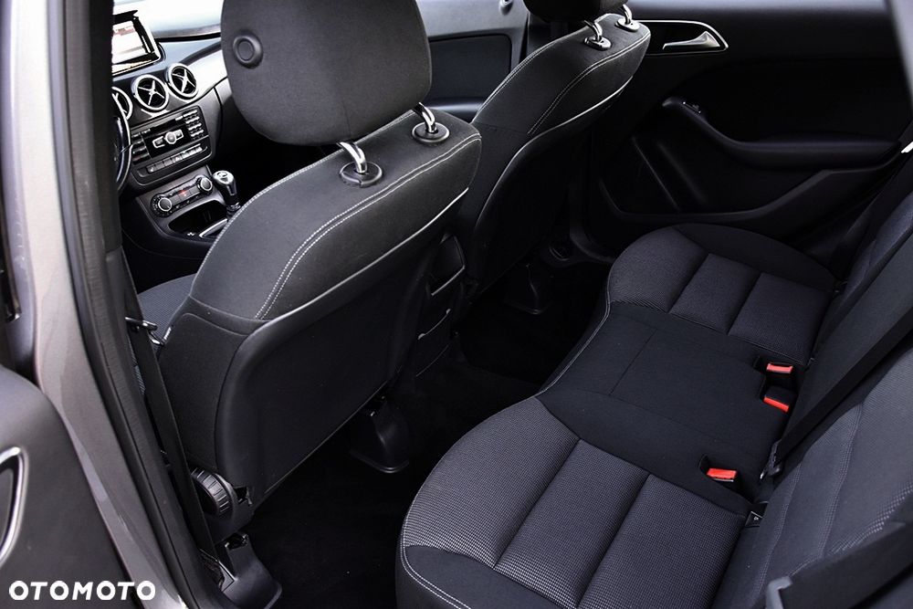 Mercedes-Benz Klasa B 180 BlueEFFICIENCY Edition Style - 33