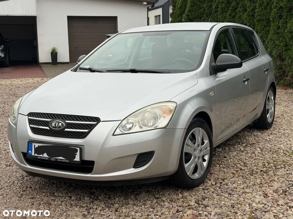 Kia Ceed - 9