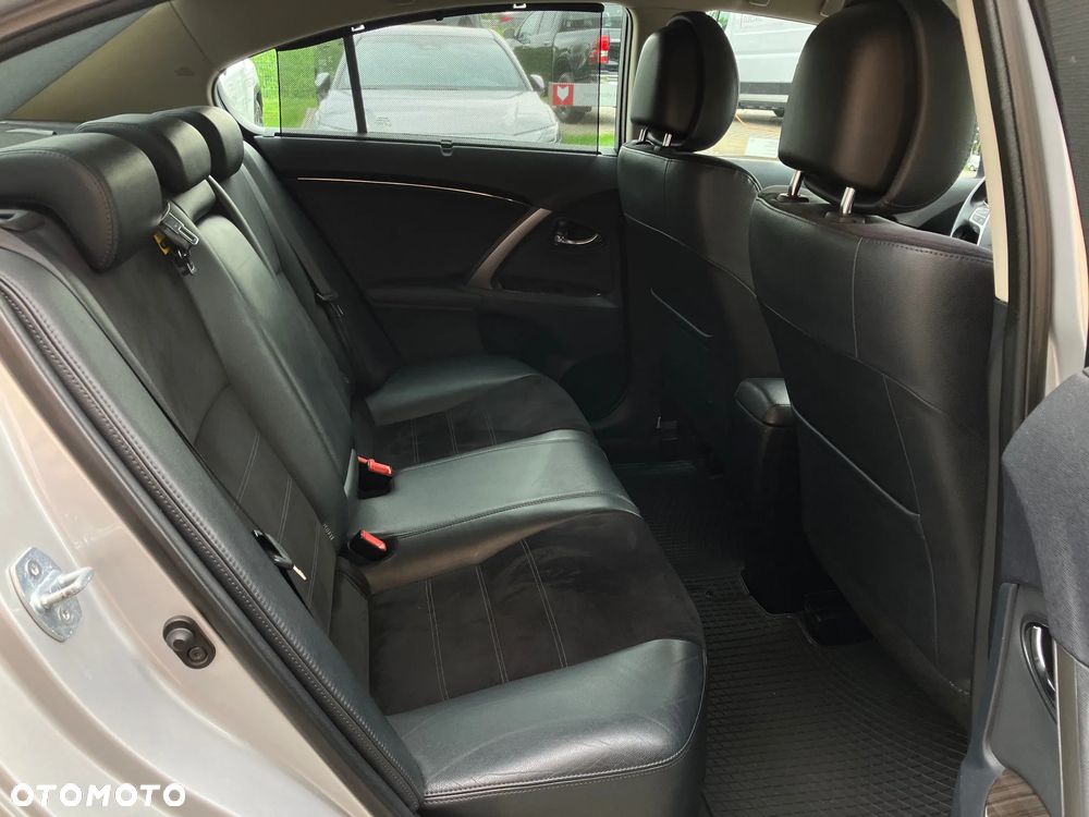 Toyota Avensis 1.8 Premium - 19
