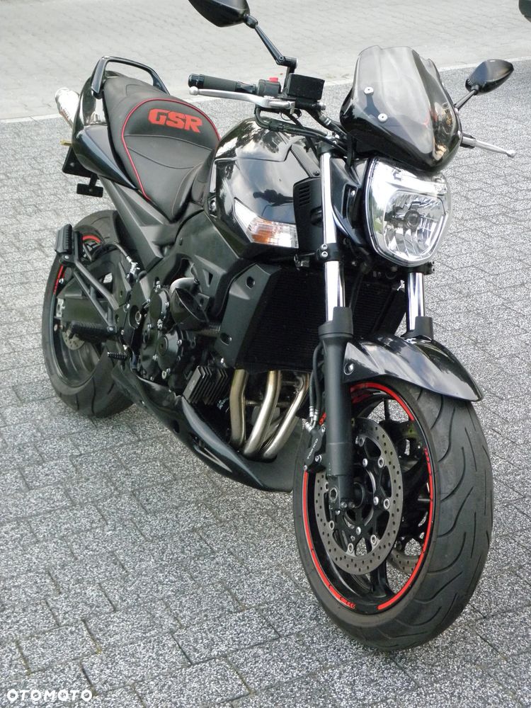 Suzuki GSR - 5