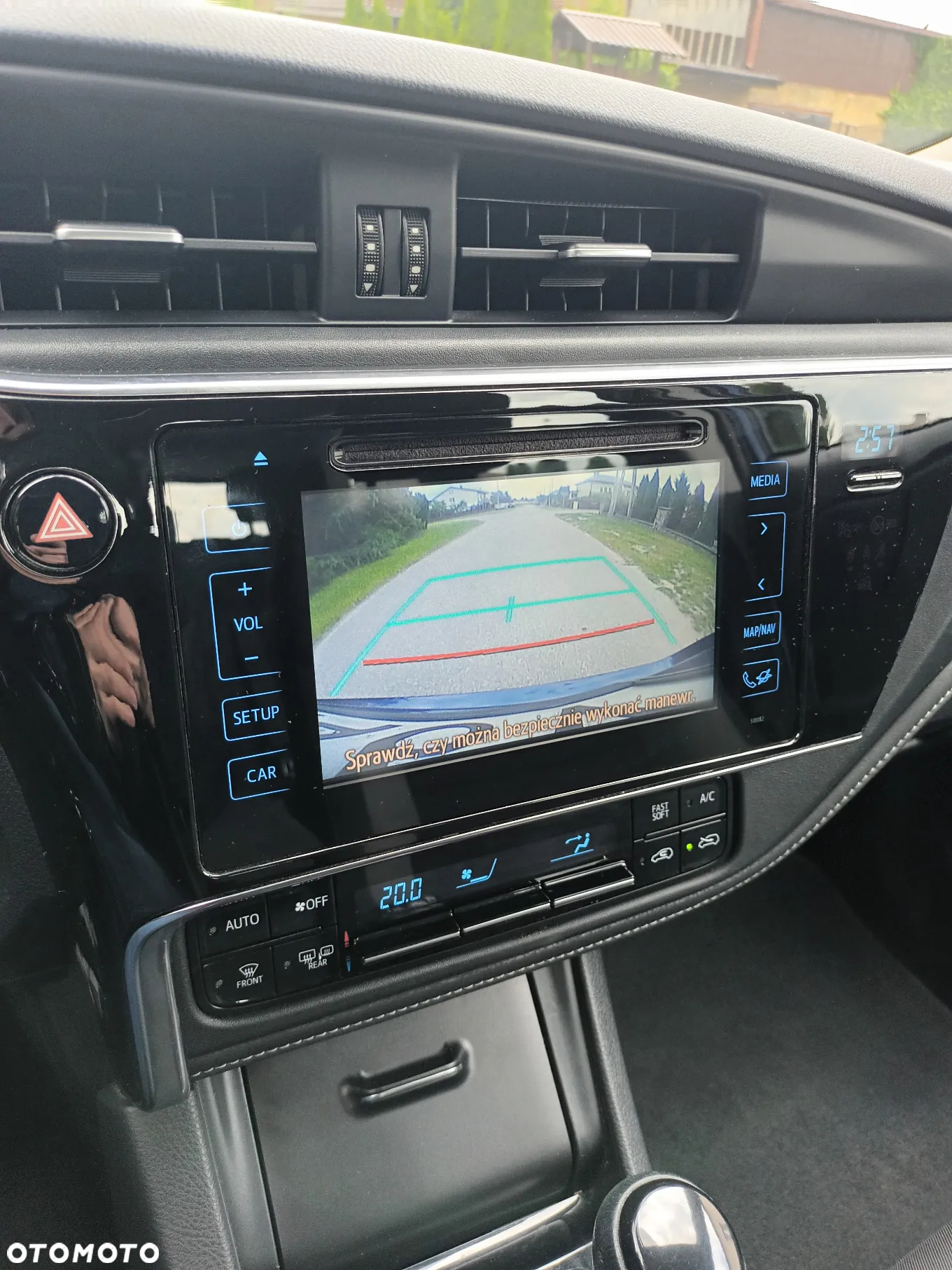 Toyota Auris 1.6 Premium MS - 17
