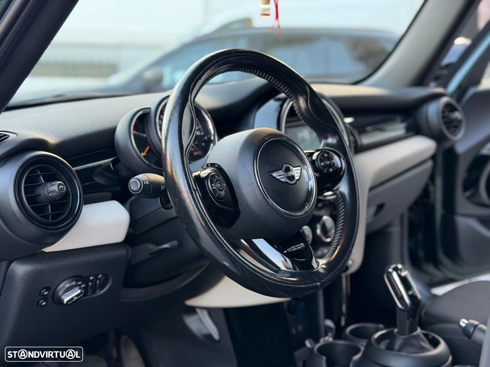 MINI 5 Portas Cooper D 4Business Auto - 19