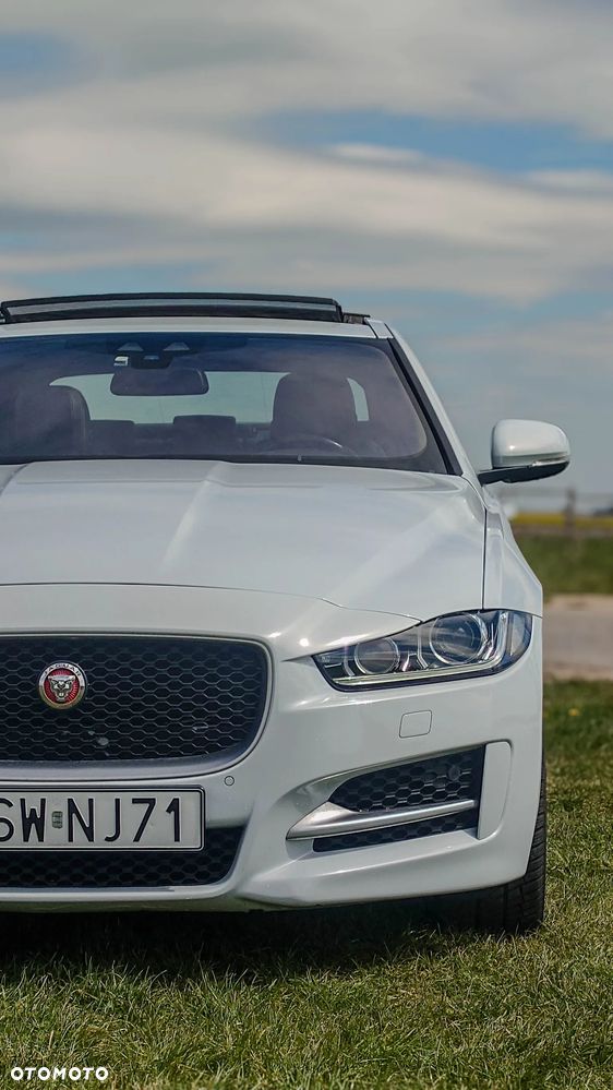 Jaguar XE 2.0 D AWD R-Sport - 12