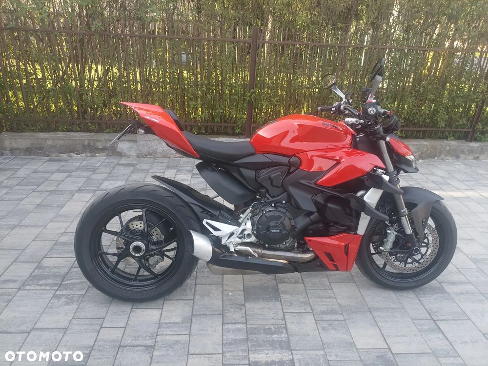 Ducati Streetfighter V2 - 1