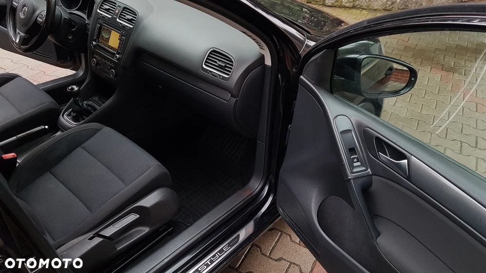 Volkswagen Golf 1.6 TDI Highline - 21