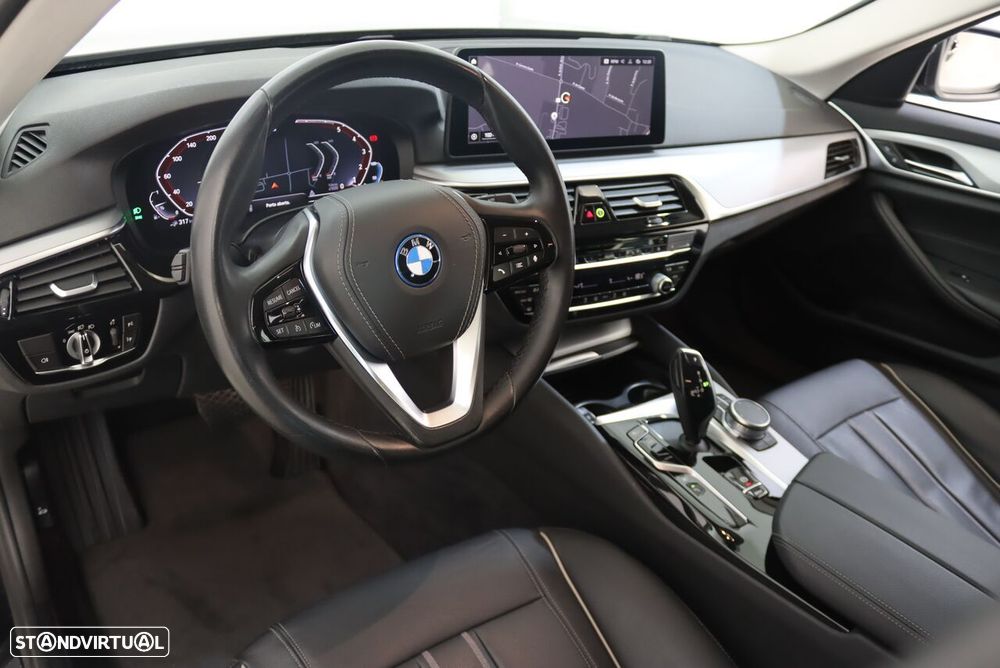 BMW 530 e Line Luxury - 3
