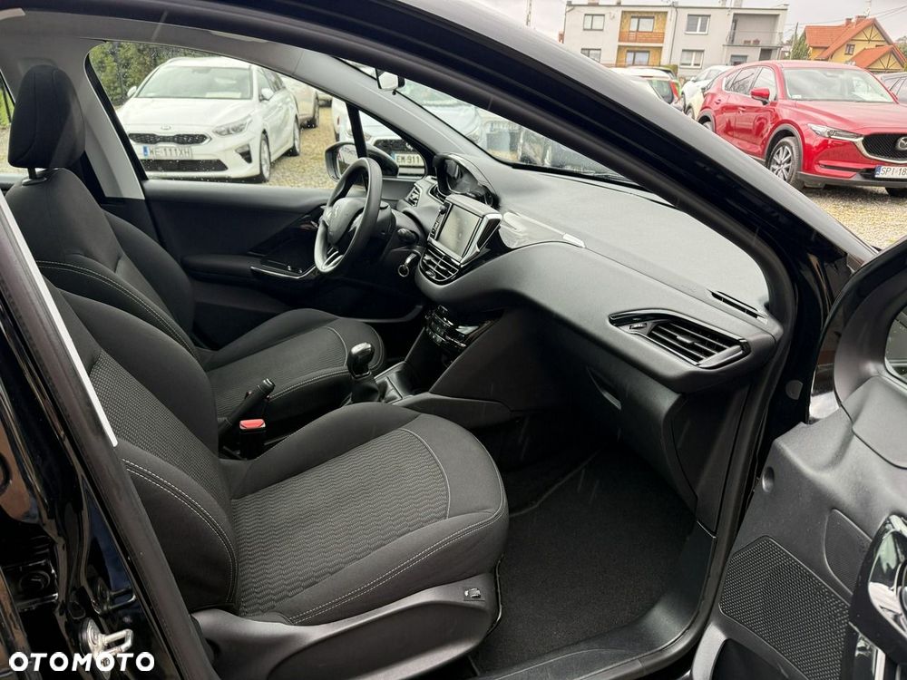 Peugeot 208 82 VTI Allure - 24