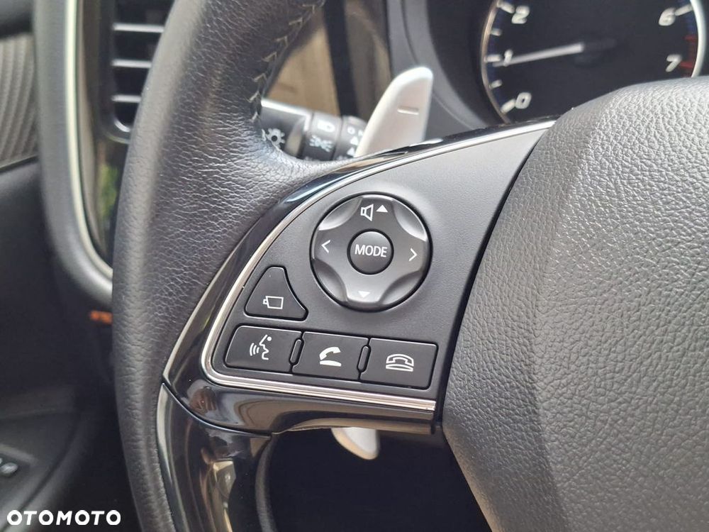 Mitsubishi Outlander 2.0 Instyle + 4WD CVT - 17