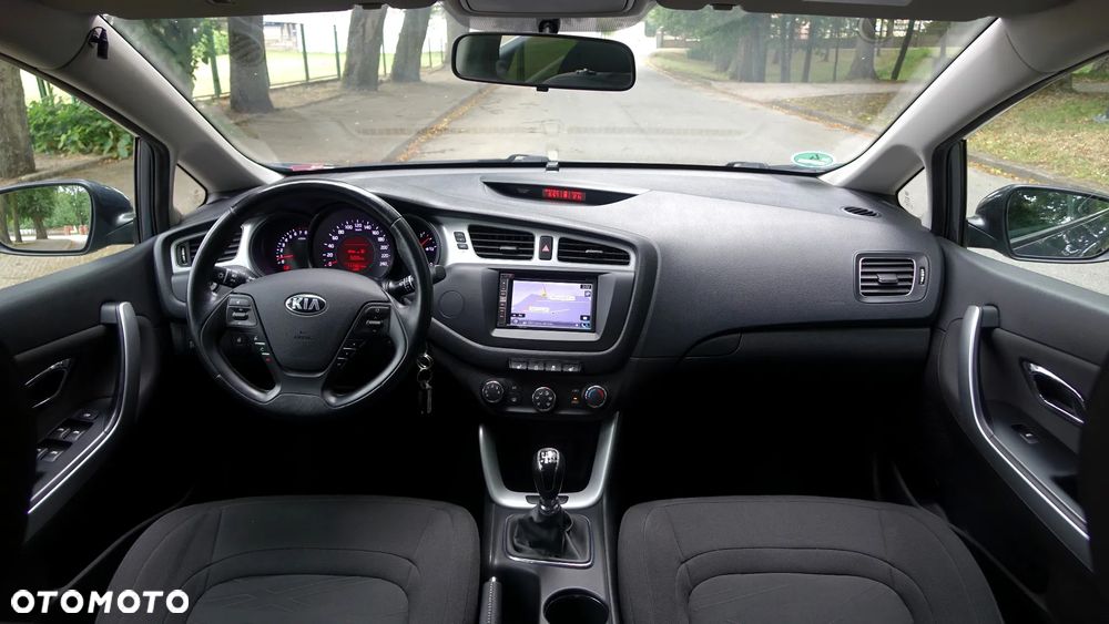 Kia Ceed 1.4 CVVT Dream Team Edition - 11