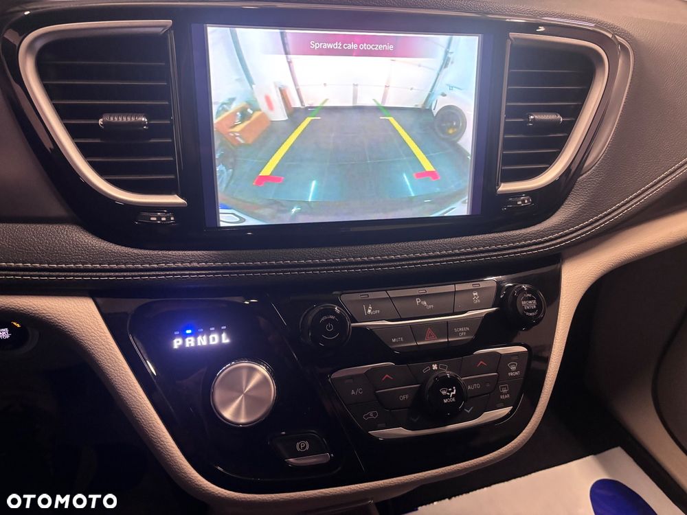 Chrysler Pacifica - 25